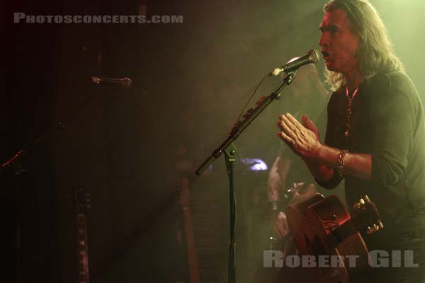 NEW MODEL ARMY - 2013-12-19 - PARIS - Divan du Monde - Justin Edward Sullivan